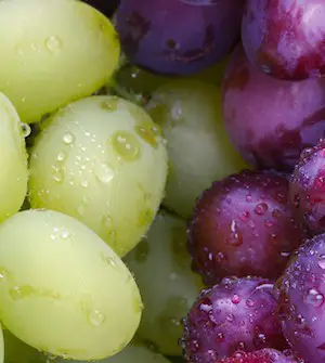 green and rose grapes
